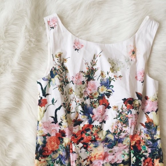 Talbots Dresses & Skirts - 🌷$5 IN BUNDLE Talbots Floral Button Mini Dress